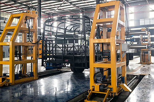 Bus body sheet metal cold stretch forming equipment in operation